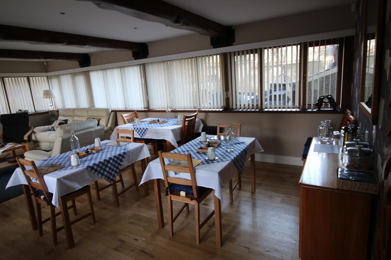 Feetnpaws Bed & Breakfast พอร์ตาเฟอร์รี ภายนอก รูปภาพ